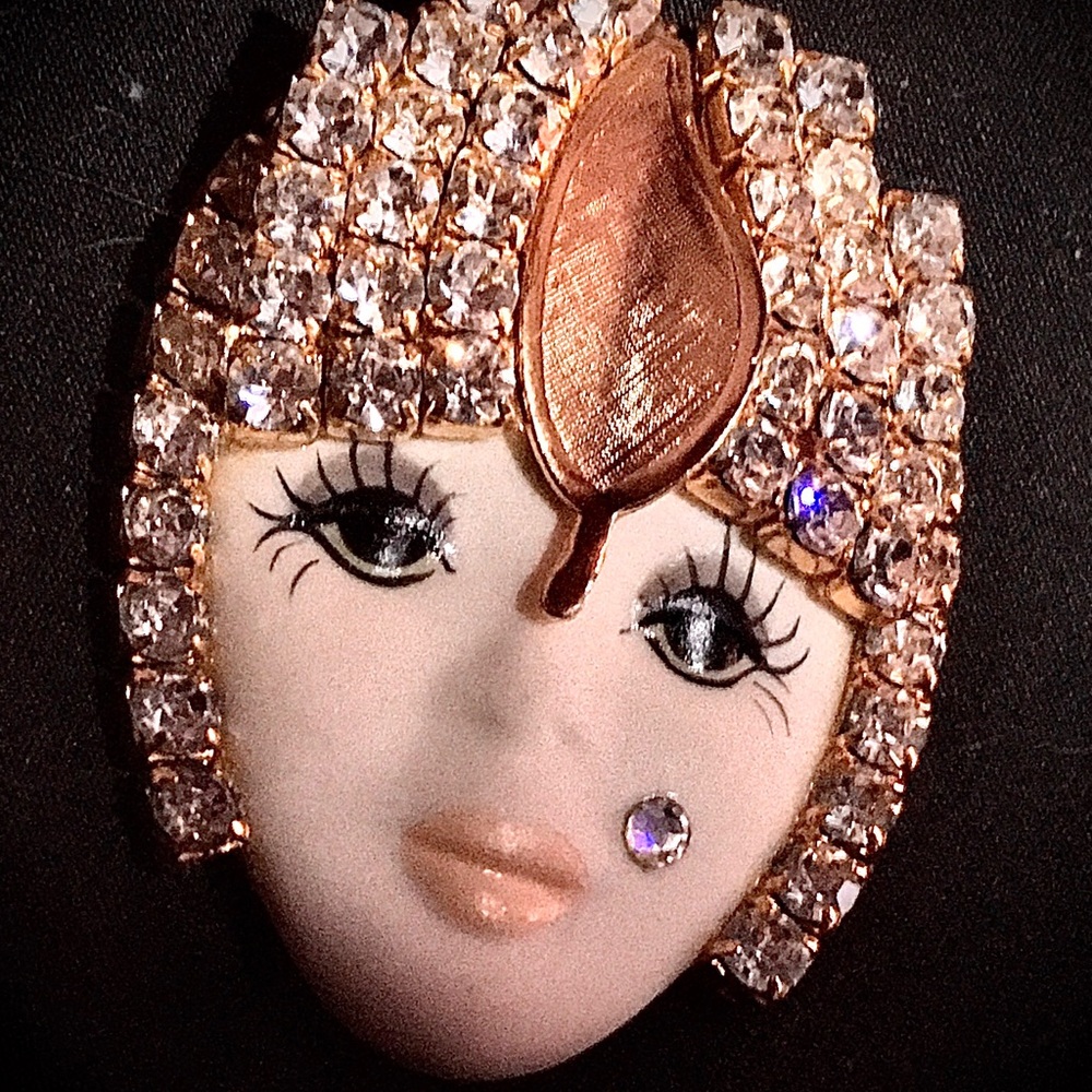Elegant Vintage Morningstar Crystal Brooch - Picture 5 of 10